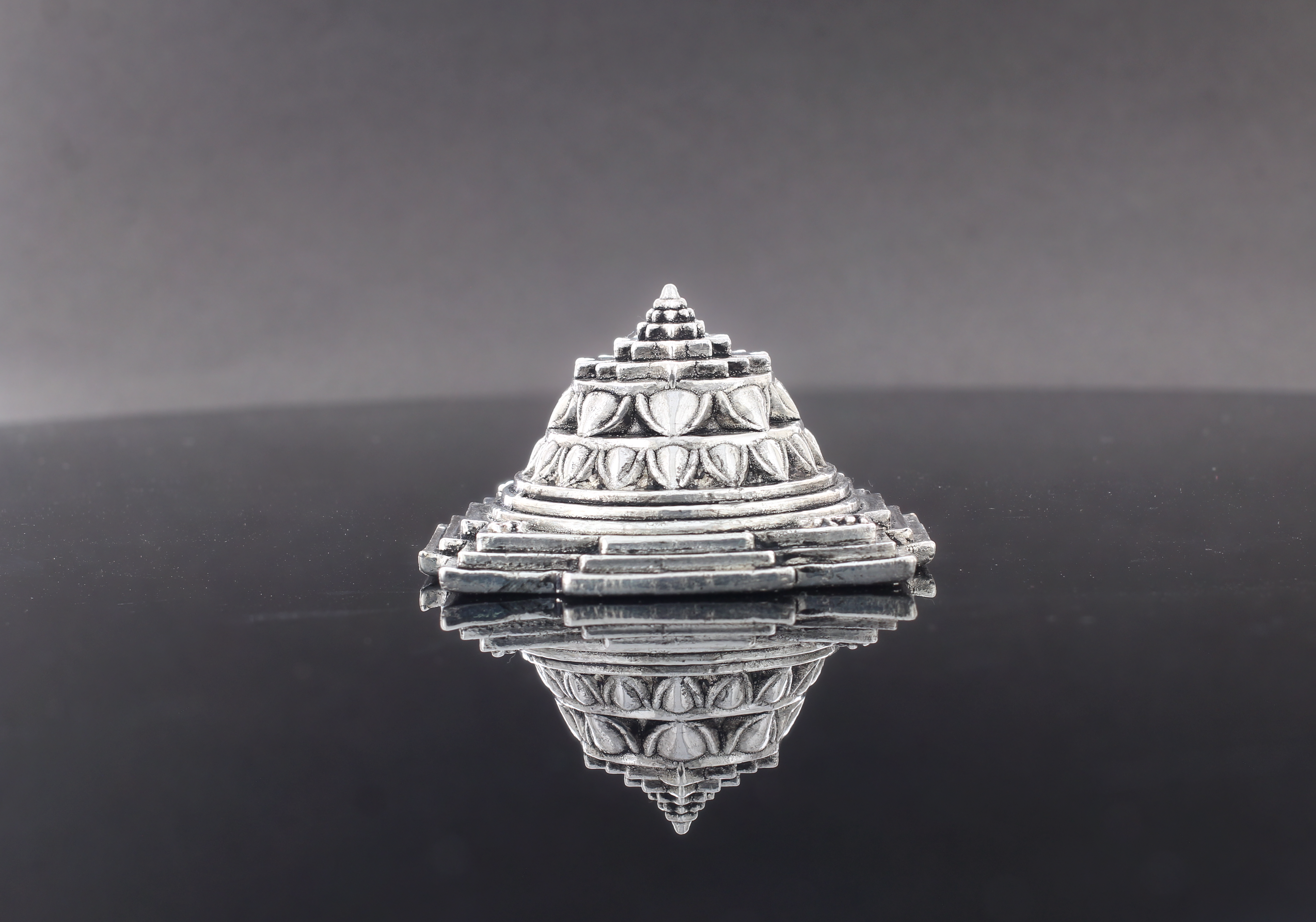 Shree Yantra Idol – A Sacred Symbol of Prosperity, Harmony & Divine Energy
